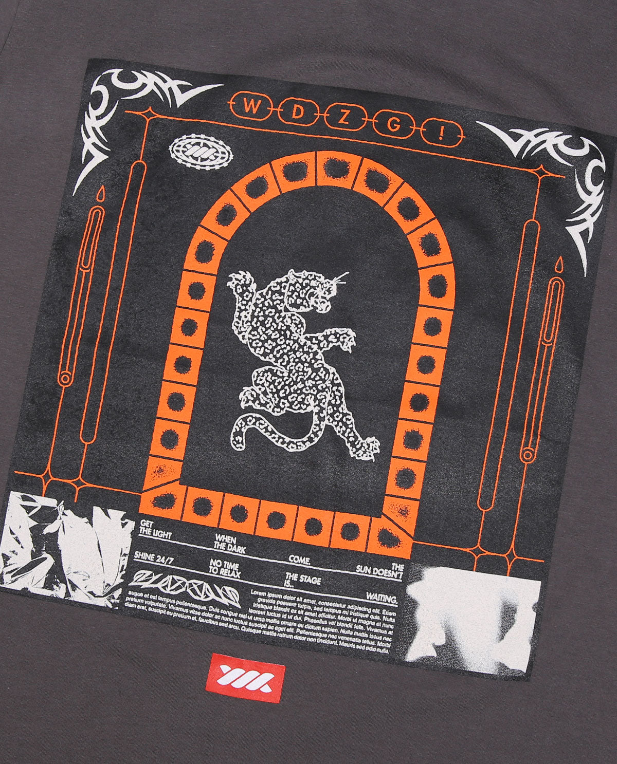 WADEZIG! T-SHIRT - THE GATE CHARCOAL